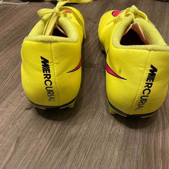 Nike Soccer Cleats - Picture 2 of 3